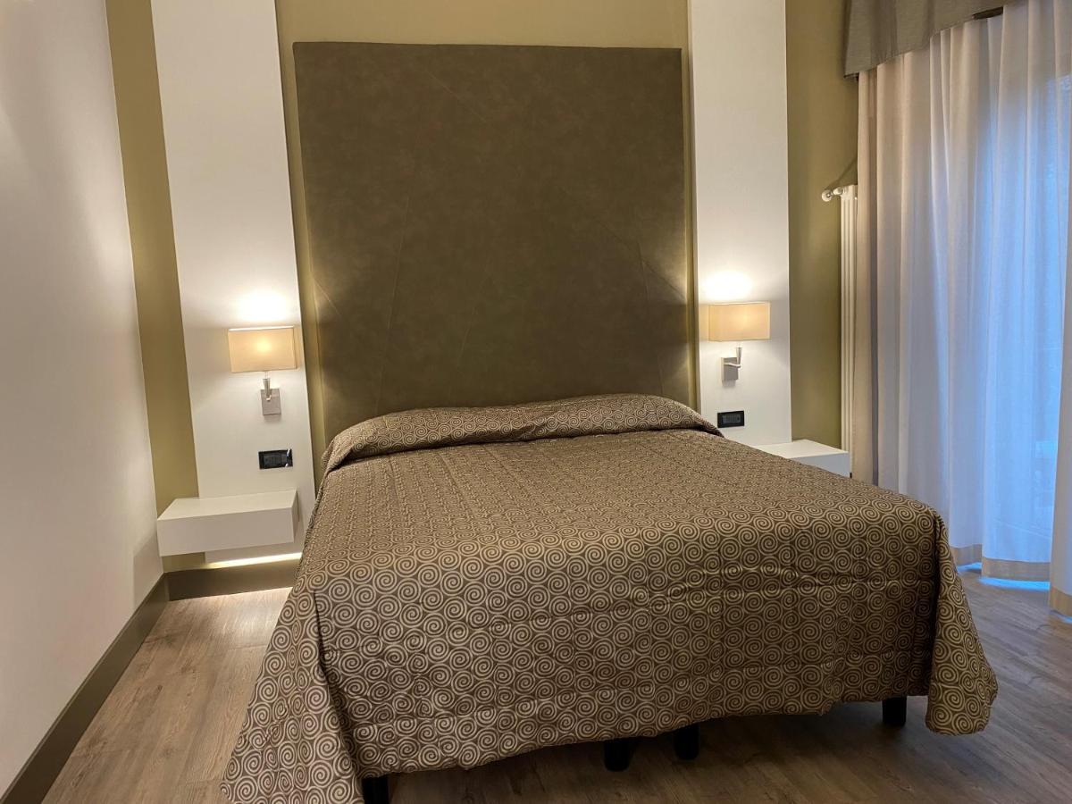 Hotel Giulietta Romeo Лацизе Екстериор снимка