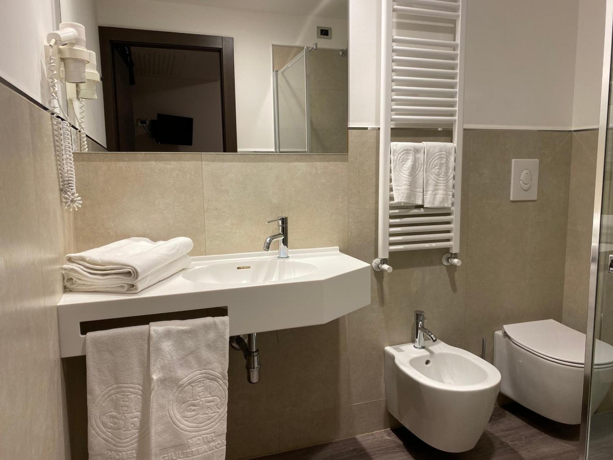 Hotel Giulietta Romeo Лацизе Екстериор снимка