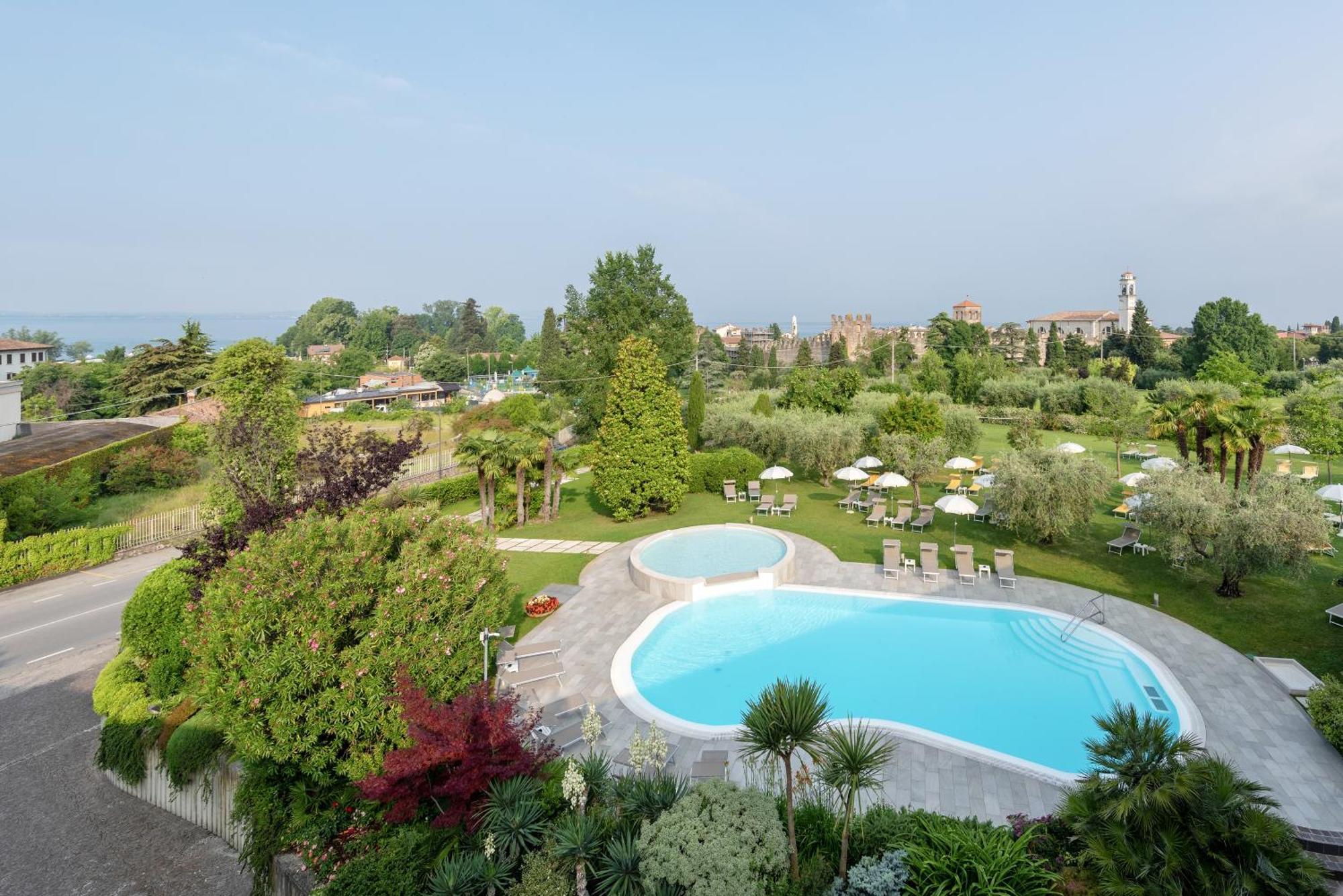 Hotel Giulietta Romeo Лацизе Екстериор снимка