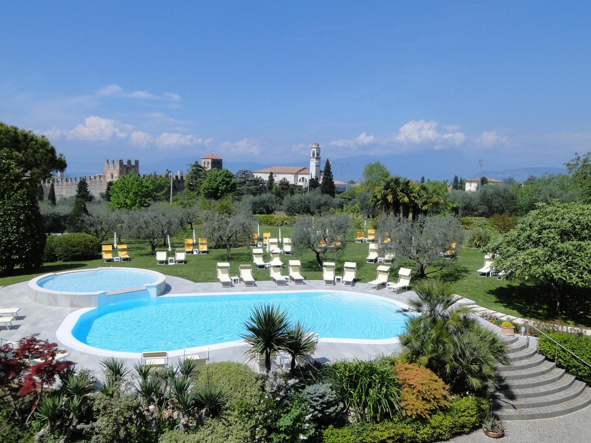 Hotel Giulietta Romeo Лацизе Екстериор снимка