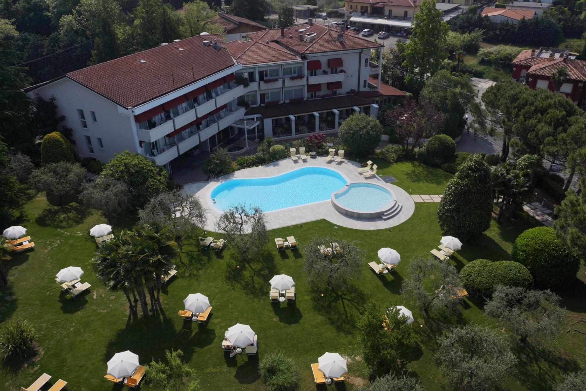 Hotel Giulietta Romeo Лацизе Екстериор снимка