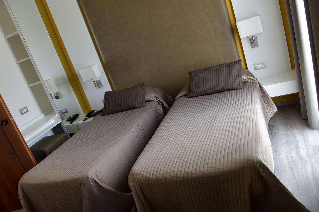 Hotel Giulietta Romeo Лацизе Екстериор снимка