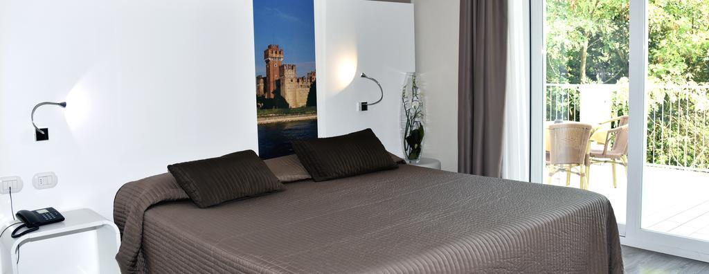 Hotel Giulietta Romeo Лацизе Екстериор снимка