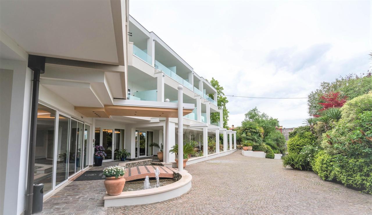 Hotel Giulietta Romeo Лацизе Екстериор снимка